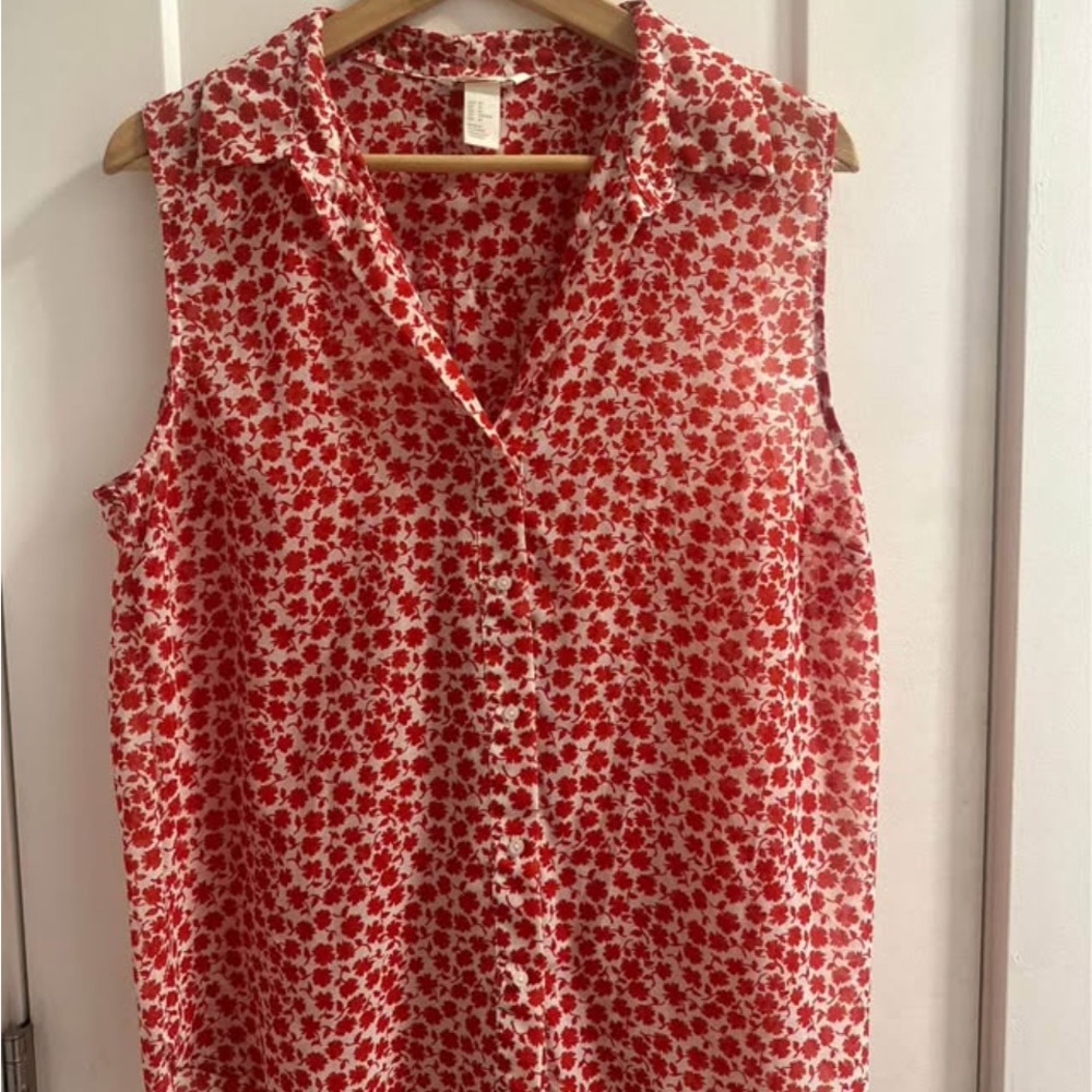 H&M Red and White Sleeveless Floral Button-Front Camisole